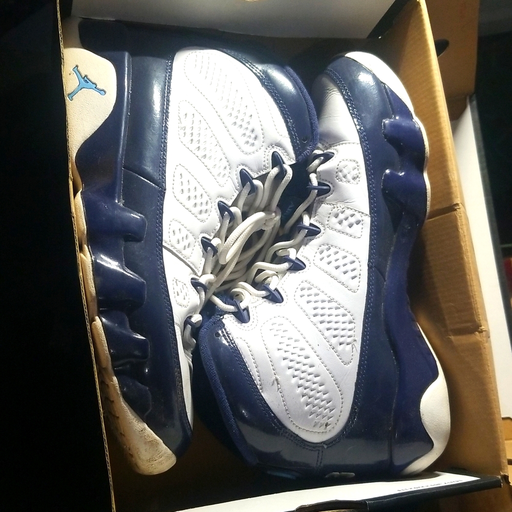 Retro Jordan "UNC" 9s